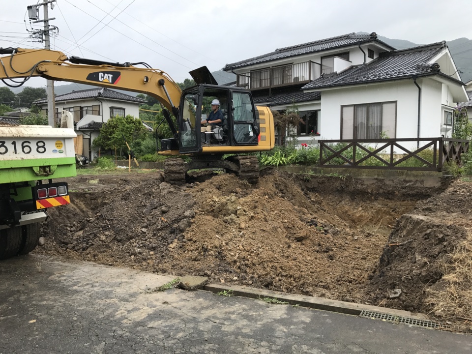 駐車場工事開始