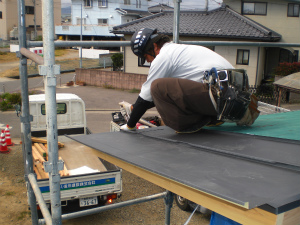 １階部分の屋根葺き