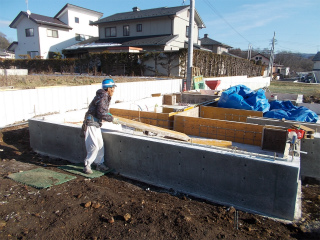 内部型枠工事中です