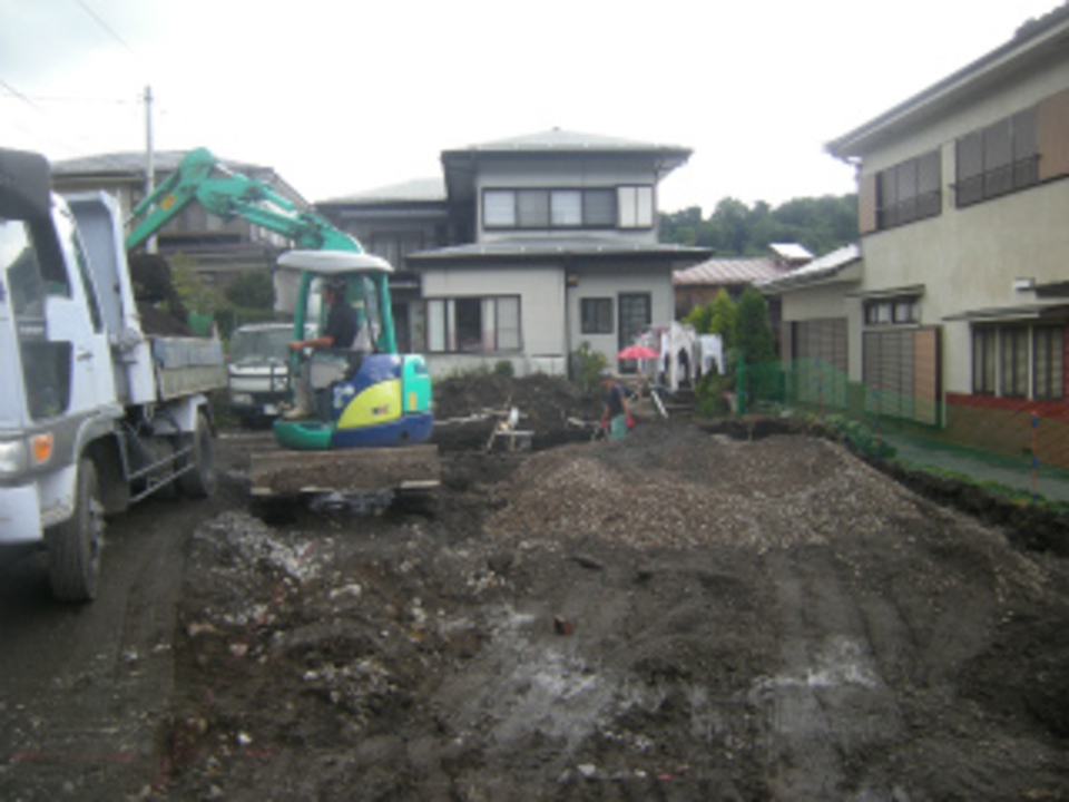 基礎工事開始です！