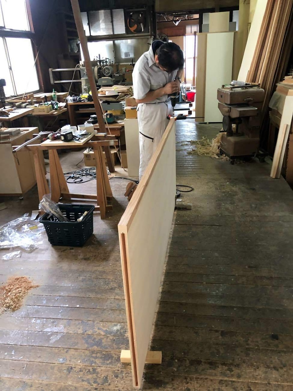 内部建具製作中